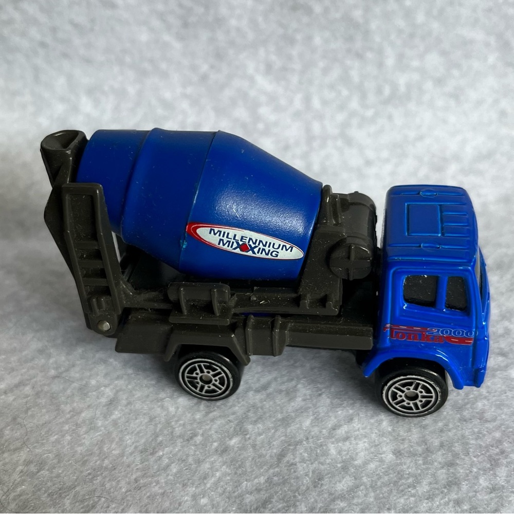 Maisto Tonka 2000 Millennium Mixxing Cement Mixer Blue 1:64